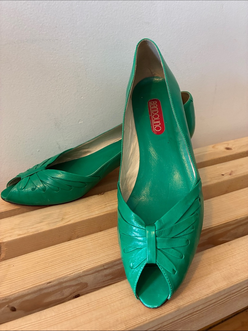 Vintage Italian Leather Green Bandolino Peep-Toe Kitten Heels